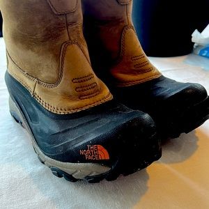 North Face Men's Chilkat Pull-On Snow  Waterproof Boots Size 9.5